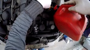 Замена топливного фильтра Mercedes W210 CDI