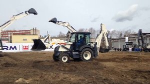 Показ возможностей эксковатора TEREX TLB-825