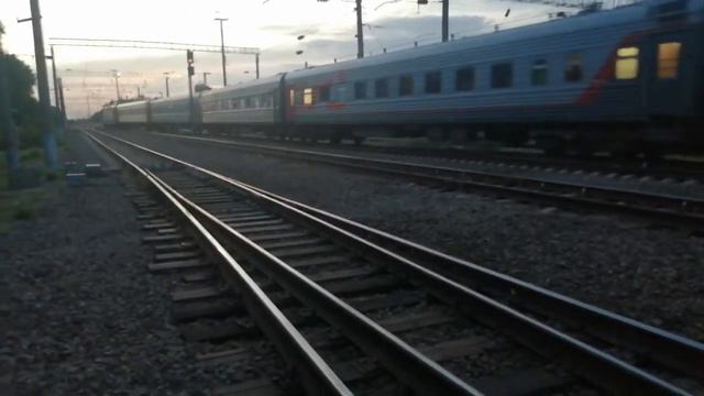 Электровоз ЭП1М 755 с пассажирским поездом Анапа-Томск. Номер 203/204. смотреть онлайн