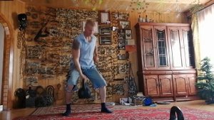 Гиря 32 кг. Не поднимал года 3 или 4.