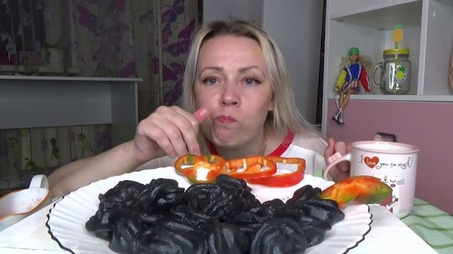 МУКБАНГ ПЕЛЬМЕНИ ЧЕРНЫЕ///MUKBANG MUKBANG BLACK FOOD ///не АСМР///ем и болтаю!///
