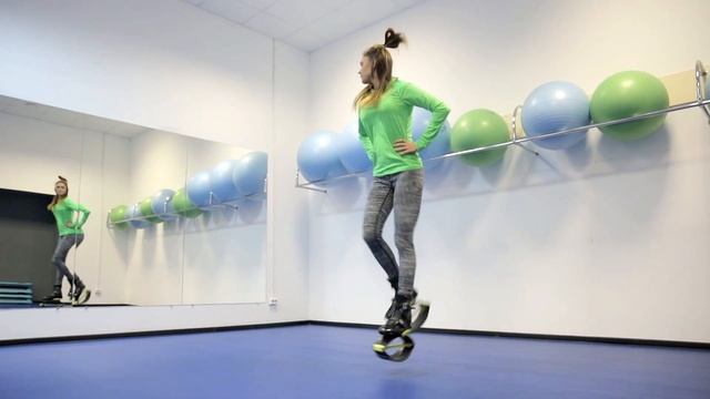 Тренировки в Kangoo Jumps. 5 движений для новичков