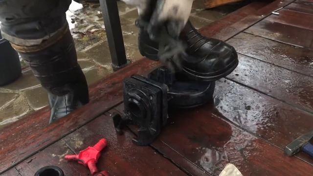 Канализационный насос. Grundfos SEG. Меняем масло и Режущий механизм. Сервисные работы на объекте. смотреть онлайн