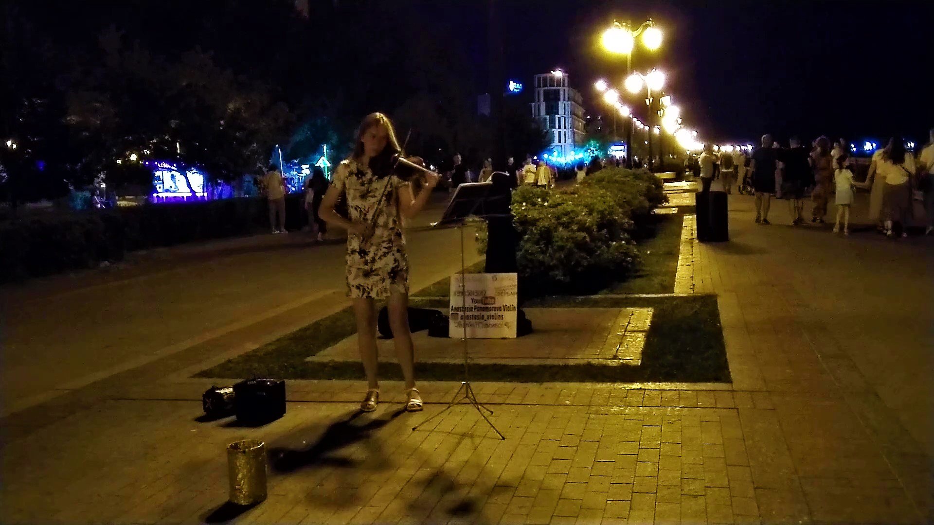 2 Уличные музыканты Астрахани на набережной Волги