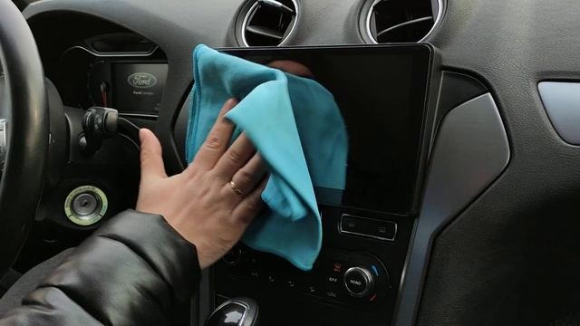 Серёжа учится протирать магнитолу! смотреть онлайн