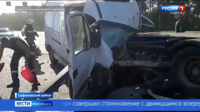 В Смоленской области водитель иномарки погиб после столкновения с фурой