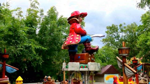 Ребенок за рулем ,куча каруселей ,вкусная пицца,Беби бон катается на аттракционах) BEBY BORN смотреть онлайн