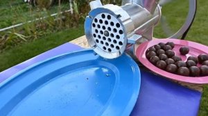 Эксперимент конфет через мясорубку….EXPERIMENT CHOCOLATE CANDY VS MEAT GRINDER ….