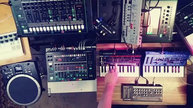 Acid Room + Kit 77 + Inu J + Synths + SH01a + TB03 + Groovebox смотреть онлайн