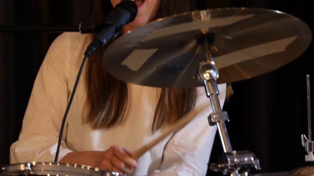 Вокальное соло педагога по Вокалу - Алины Сотниковой смотреть онлайн