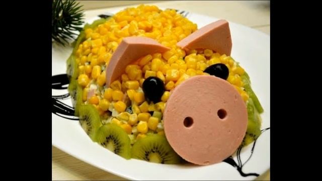 ПРИМЕРЫ ОФОРМЛЕНИЯ НОВОГОДНИХ САЛАТОВ В ВИДЕ СВИНЬИ 2019!!! смотреть онлайн