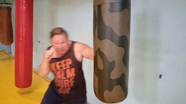 БОКС boxing короткие боковые удары @ объясняет дядя Коля смотреть онлайн