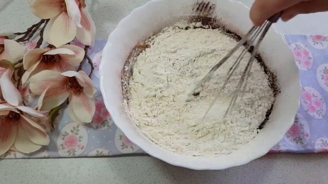 ШОКОЛАДНЫЙ ПИРОГ И ПРОВЕРКА СИЛИКОНОВОЙ ФОРМЫ. СТОИТ ЛИ ПОКУПАТЬ ТАКУЮ ФОРМУ!? смотреть онлайн