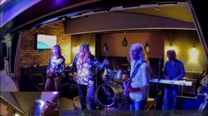 25.10.2019, "Что поделаешь, работа", группа "Круиз" Матвея Аничкина в клубе "Добрые соседи".mp4