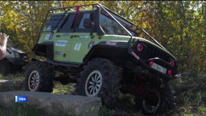 В Уфе внедорожники соревновались в прохождении трассы с препятствиями