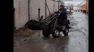 Обзорчик минипогрузчика на гидроходу с челюстным ковшом.