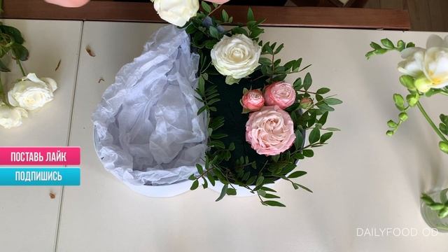 DIY / ПОДАРОК СВОИМИ РУКАМИ + бонус / Съедобный букет в коробке с цветами и конфетами