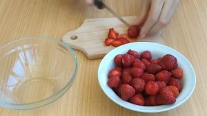 ВАРЕНИКИ С КЛУБНИКОЙ!!Летнее блюдо!!???  Ароматные, сочные...