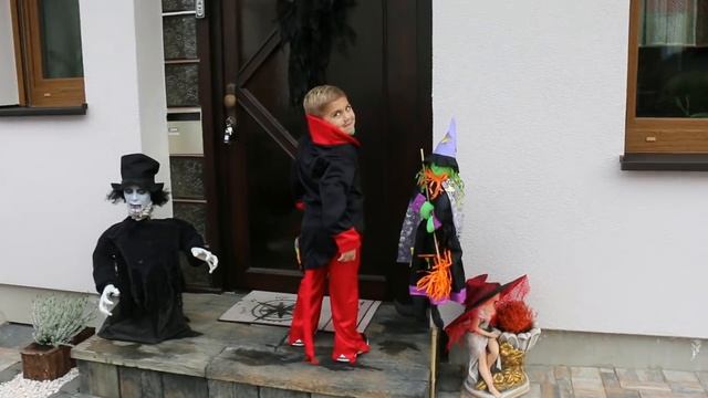 HELLOWEEN! Украшаем наш дом к празднику Хэллоуин! И поздравляем бабушку с днем рождения! смотреть онлайн