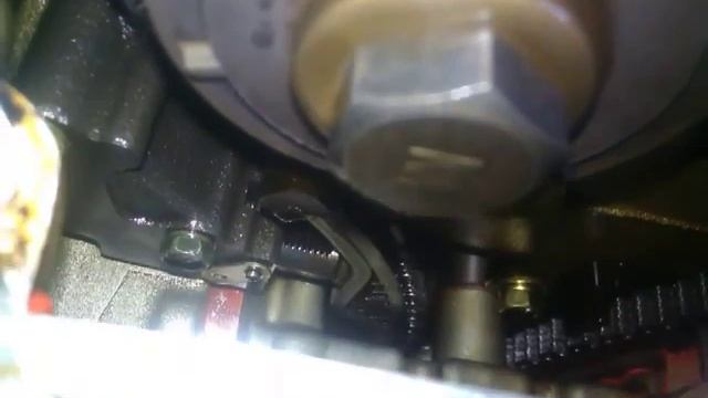 Цепь ГРМ растянута Двигатель QG 15 ( Натяжитель цепи натянут на полную) смотреть онлайн