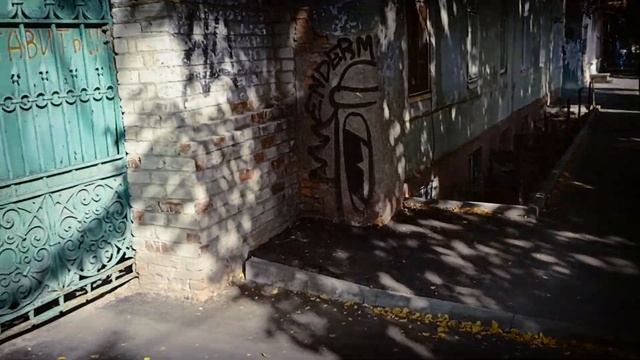 "По дороге за хлебушком"!Улица Мичурина в Саратове.Рассказывает Сергей Уткин. смотреть онлайн