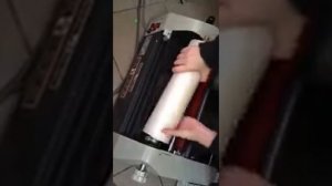 Как поменять пленку в рулонном ламинаторе