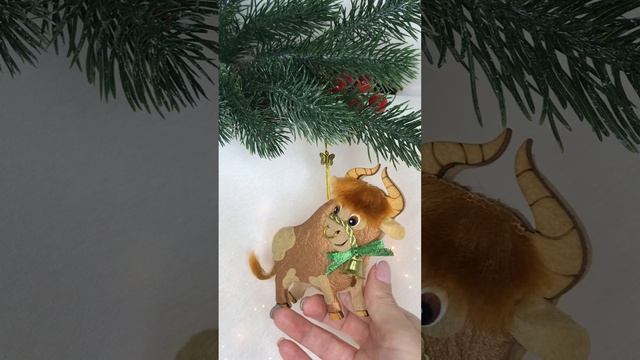 Арт. Ф85  Новогодняя игрушка «Мистер Бык» коричневый