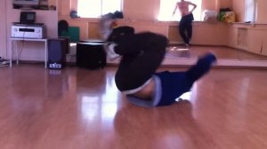 ЖЕСТЬ!!!! ЛИЦОМ РАЗБИЛ ЗЕРКАЛО!!!!