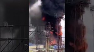 В промзоне города Дзержинска (Нижегородская область) горит цистерна с растворителем.