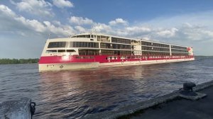 Швартовка теплохода «Мустай Карим» в Ярославле