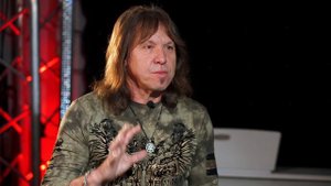 В мире бас-гитаристов —  ВИТАЛИЙ ДУБИНИН