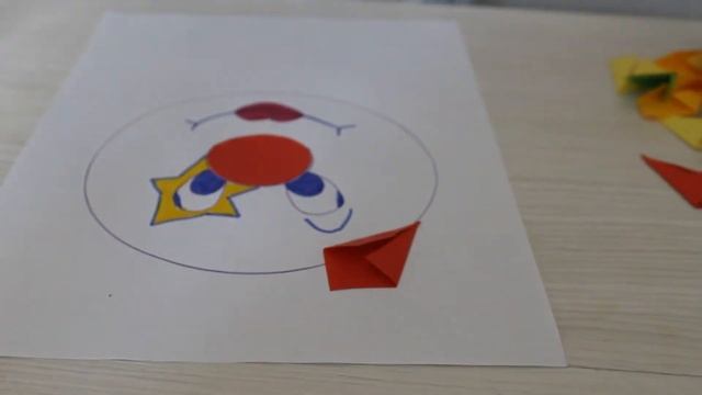 ЛЕРА делает АППЛИКАЦИЮ / видео для детей смотреть онлайн