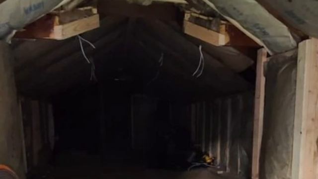 Мужчина сделал из старого чердака гардеробную для жены смотреть онлайн