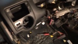 Разборка Volkswagen Bora и Golf 4 . Как снять дефлектор с левой стороны торпеды