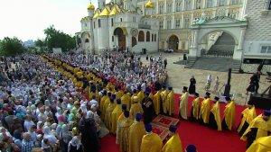 Божественной литургией на Соборной площади встретила Москва праздник 1030-летия Крещения Руси