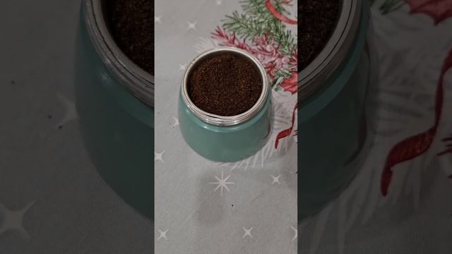 Как пользоваться гейзерной кофеваркой (mocha pot)