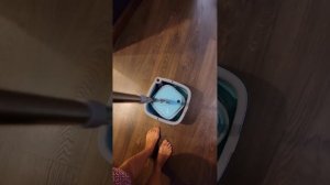 Комплект для уборки пола Hausmann Cosmic Niagara: швабра и ведро с системой отжима.