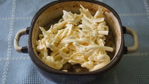 Вкусное мясо в горшочках