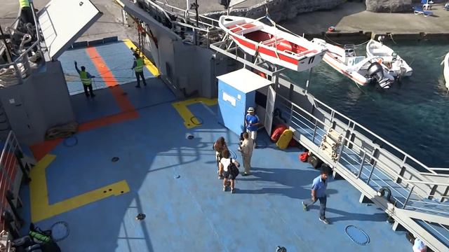 Паром отплывает Крит (Ferry departs, Crete) смотреть онлайн