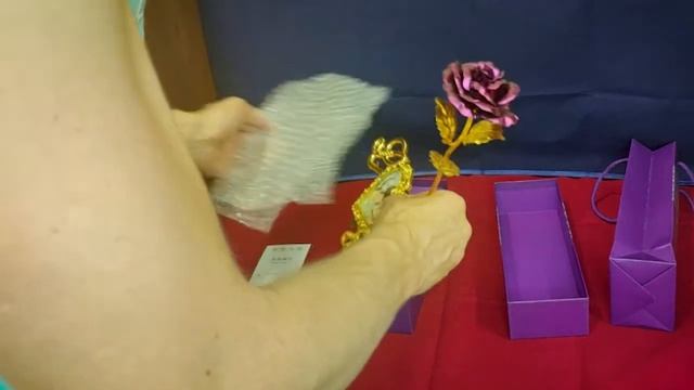 Подарок. Позолоченная роза с подставкой для фото смотреть онлайн