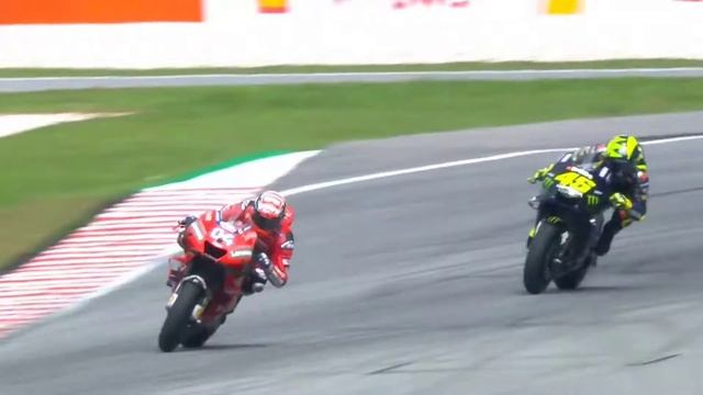 VALENTINO ROSSI VS ANDREA DOVIZIOSO смотреть онлайн
