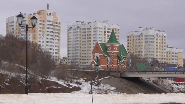 Она стояла перед сыном на коленях....  Автор стиха Lena_Panterka.  Современная поэзия смотреть онлайн