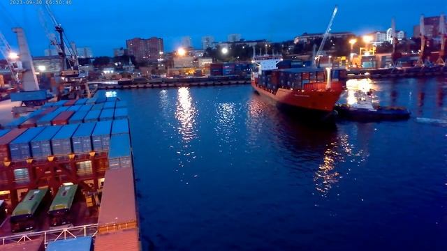 Лоцман. Редкое видео, чудесный рассвет. Вид швартовки судна со стороны.