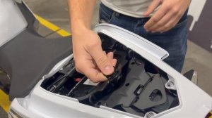 2023 KAWASAKI NINJA 400: HOW TO REMOVE PASSENGER & RIDER SEAT