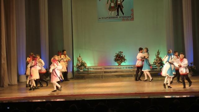 ГОРНОМАРИЙСКИЙ ТАНЕЦ "НА БЕРЕГУ ВОЛГИ"