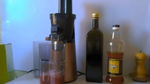 Сок из помидор. Обзор шнековой соковыжималки Kitfort-KT-1114