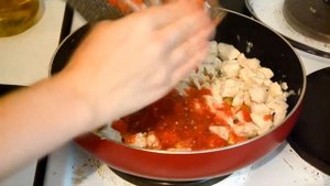 Куриное филе в томатно-сметанном соусе