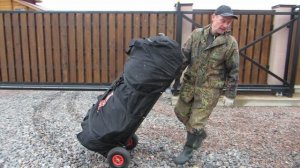 4. Распологаем шкуру лодки на тележке, грузим-выгружаем в автомобиль.MOV