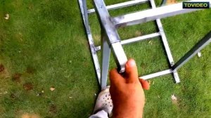 Хитрая подставка для ремонтных работ на ступеньках своими руками. Ремонт лестничного марша. #150