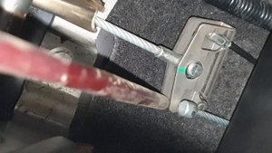 Ниссан Кашкай +2-  ремонт и натяжка  тросика ручника.